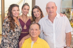Lara Travessoni, Talita Travessoni, José Milton Rios, Márcia e Fernando Travessoni