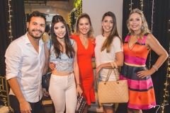 Vinícius Machado, Letícia Cavalcante, Talyzie Mihaliuc, Adriana Cavalcante e Talynie Mihaliuc