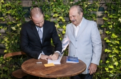 Lançamento de obra de André Parente