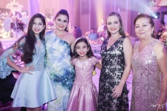 Isabelle, Poliana, Sara, Rebeca e Doris Freire