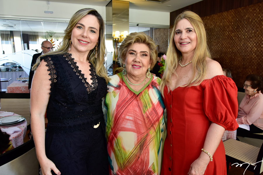 Consuelo Dias Branco celebra aniversário entre familiares e amigos