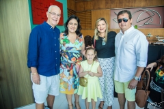Humberto, Rose Lima, Júlia, Carol e Vinícius Holanda