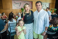 Júlia, Carol e Vinícius Holanda