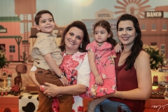 Humberto Fontenele, Luiziane Esteves, Maria e Priscila Fontenele