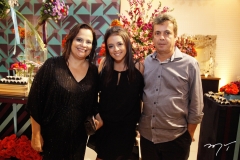 Amélia, Clarissa e Jorge Brandão