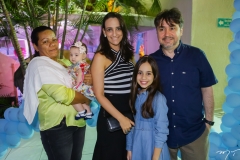 Silvânia Santiago, Isis, Emily, Lia e Alisson Costenaro