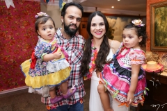 Lina, Adolfo, Mariana e Lara Bezerra de Menezes