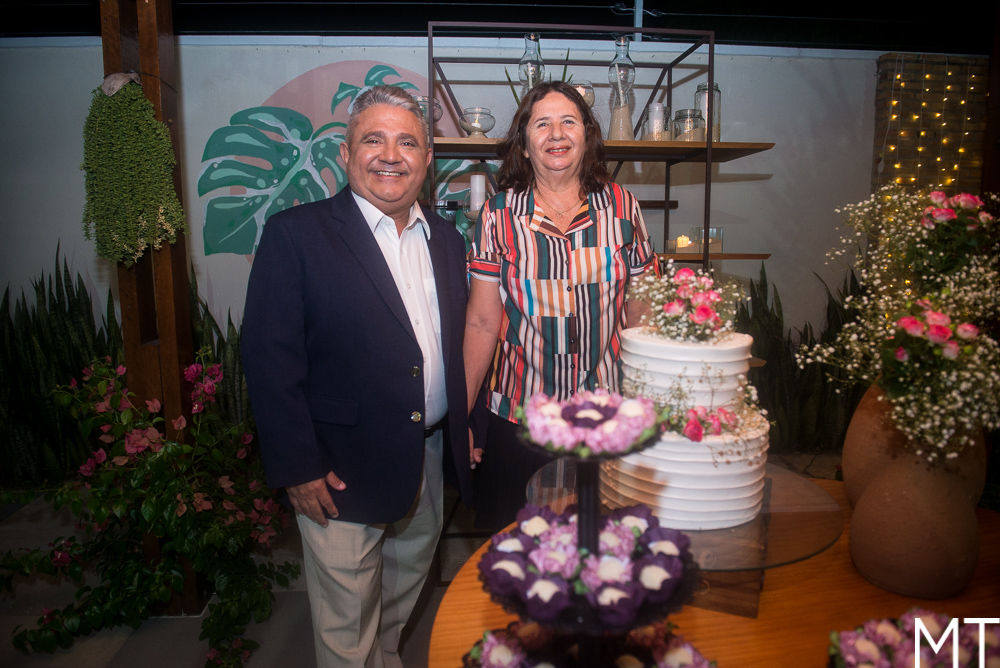 Felipe Rinaldi celebra aniversário entre amigos