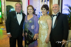 Chiquinho e Cristina Aragão, com Sâmia e Amarílio Cavalcante