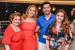 Ila Bezerra, Andréa Delfino, Fernando Delfino e Vitória Sudario