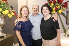 Luciane e Marconi Vilaça e Ilia Alencar
