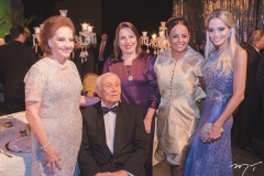 Norma Bezerra, Humberto Bezerra, Denise Bezerra, Gil Santos e Fernanda Sena