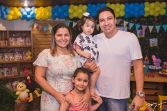 Laila, Isadora, Marina e Gustavo Vicentino