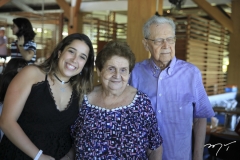 Larissa Delfino comemora aniversário de 15 anos