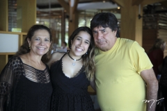 Larissa Delfino comemora aniversário de 15 anos