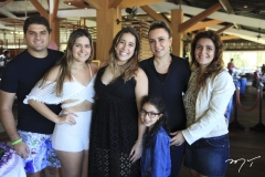 Larissa Delfino comemora aniversário de 15 anos