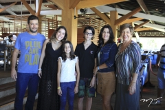 Larissa Delfino comemora aniversário de 15 anos