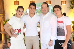 Adriana e Otávio Queiroz Filho, com Otávio e Edson Queiroz