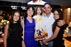 Giulia, Renata, Malu, Fernando e Jessica Bezerra