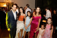 Cláudio, Renata, Claudinha, Lara, Lina e Raquel Vale