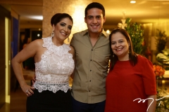 Elisa e Vitor Oliveira, com Amélia Brandão