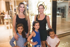 Paula Menezes, Lina Menezes, Sarah Menezes, Isabela Barros Leal e Thais Barros Leal
