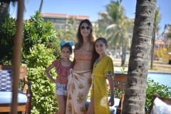 Mariana Pimenta e filhas no Beach Park