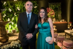 Antonio José e Isabela Leal