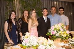 Lívia e Danielle Pinheiro, com Fernanda e Gustavo Arruda e Valdísio e Vitor Pinheiro