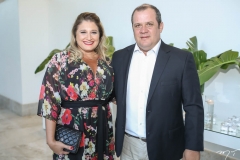 Karina Bezerra e Adriano Assunção