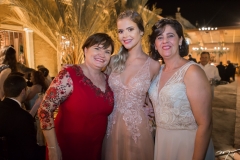 Angela e Rafaela Costa Lima, com Cristina Viriato