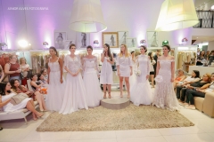 Desfile de vestidos de noiva da Miss Mano