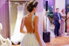 Desfile de vestidos de noiva da Miss Mano