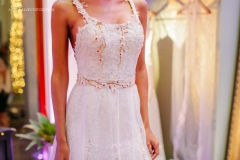 Desfile de vestidos de noiva da Miss Mano