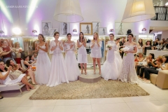 Desfile de vestidos de noiva da Miss Mano