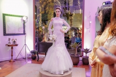 Desfile de vestidos de noiva da Miss Mano