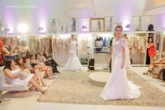 Desfile de vestidos de noiva da Miss Mano