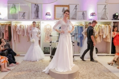 Desfile de vestidos de noiva da Miss Mano