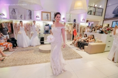 Desfile de vestidos de noiva da Miss Mano
