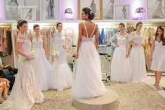 Desfile de vestidos de noiva da Miss Mano