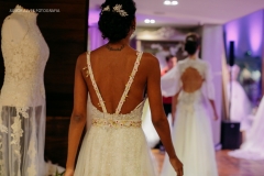 Desfile de vestidos de noiva da Miss Mano