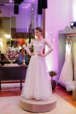 Desfile de vestidos de noiva da Miss Mano