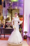 Desfile de vestidos de noiva da Miss Mano
