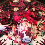 Ovo de Red Velvet de Anna Paula Doceria com lenço estampado por Henrique Abreu