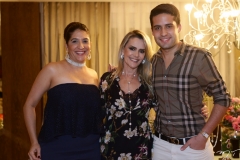 Elisa Oliveira, Naia Cunha e Victor Oliveira