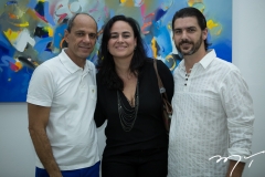 Mano e Alana Alencar, com Júlio Martins