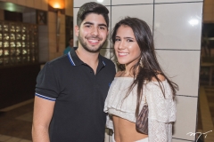 Deib Otoch e Victória Macedo