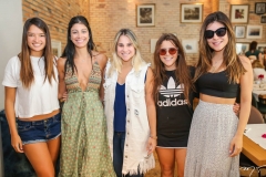 Mariana Araripe, Paloma Fiúza, Roberta Fernandes, Ana Clara Ximenes e Camila Nogueira