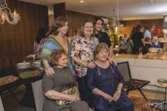 Happy Hour em torno de Jacqueline Philomeno