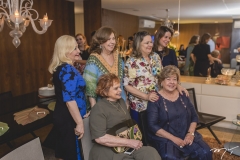 Happy Hour em torno de Jacqueline Philomeno